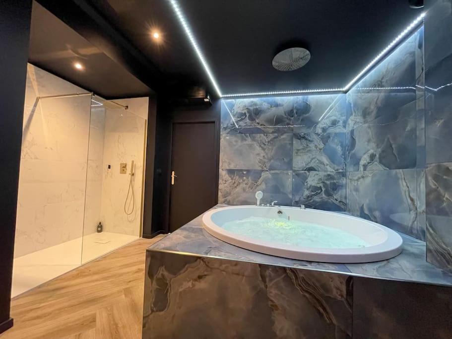 Myinsolite-L'Onyx Vauvert Exteriör bild